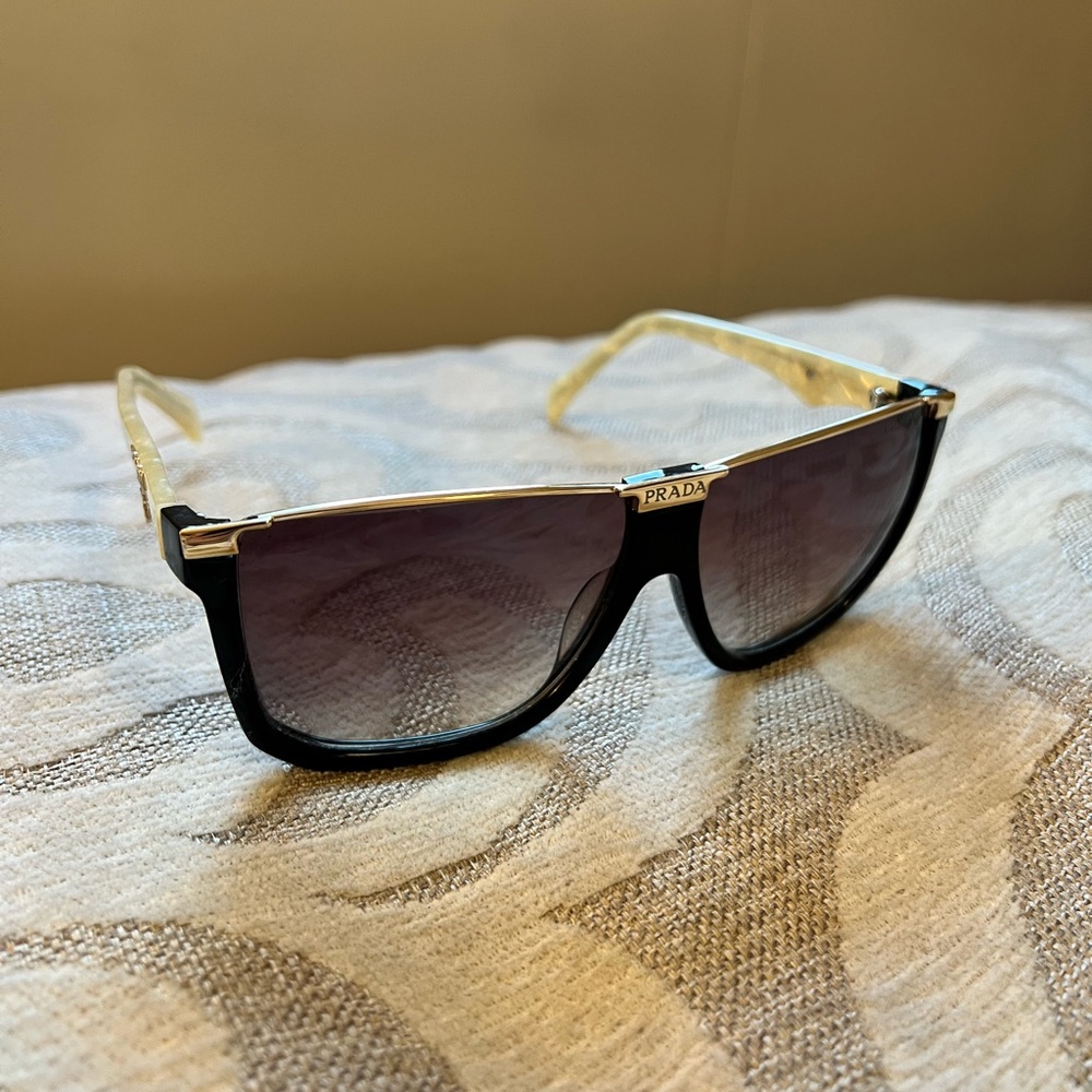 Prada SPS 67n Gold Trim Black Ombré Lens Sunglasses Marble White Frame RARE